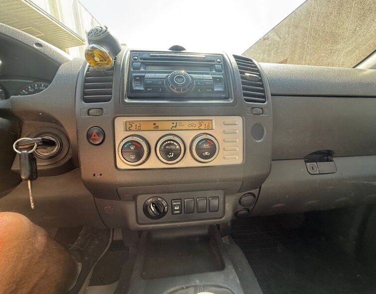NISSAN NAVARA D40